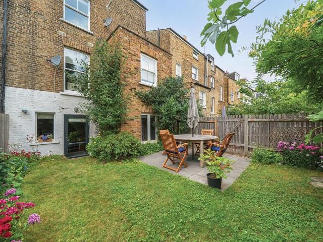 Flat for sale in West Norwood, Greater London