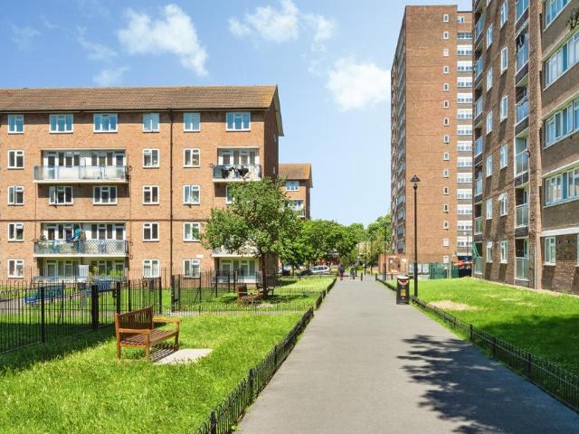 Flat for sale in South Hackney, Greater London