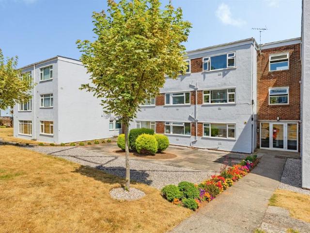 Flat for sale in Livermead