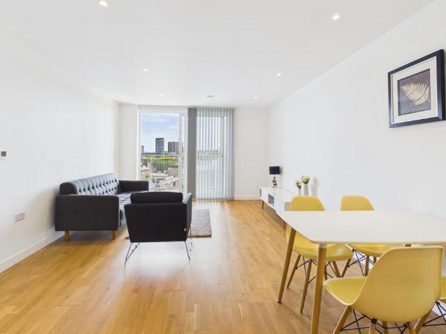 Flat for sale in London Borough of Lewisham, Deptford