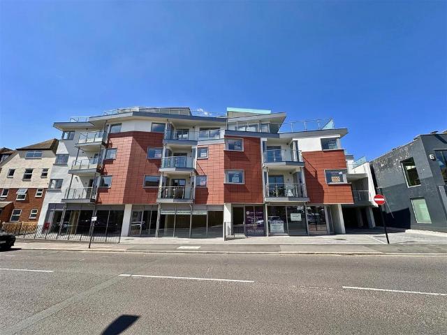 Flat for sale in Alton Barnes, Essex