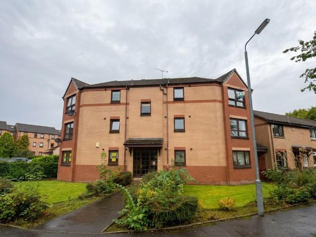 Flat for sale in Calton, Scotland