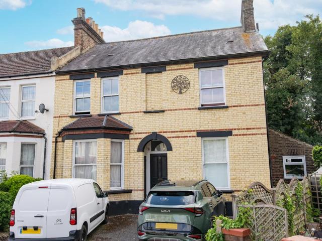Flat for sale in London Borough of Bromley, Greater London