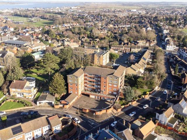 Flat for sale in Gravesend, Gravesham
