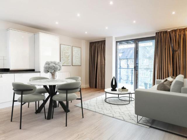 Flat for sale in Summerstown, Greater London