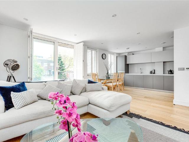 Flat for sale in Clapham Junction, Cat Hill