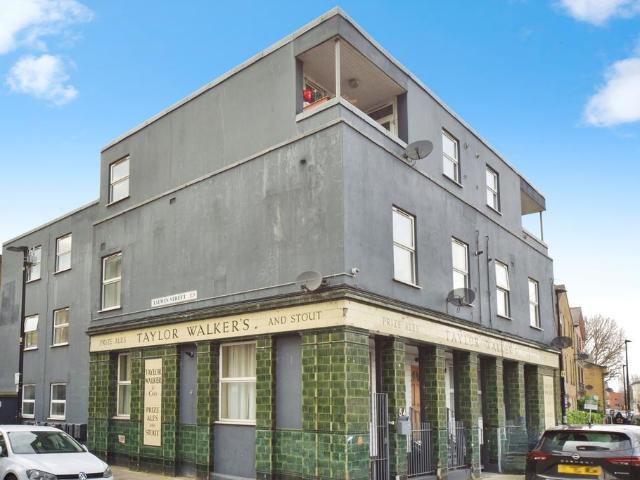 Flat for sale in Bromley-by-Bow, Bow
