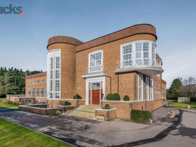 Flat for sale in Saunderton, Buckinghamshire