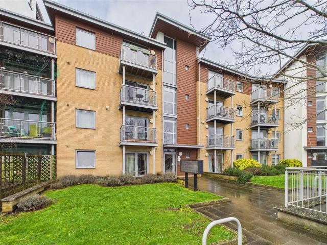 Flat for sale in Easthampstead, Bracknell