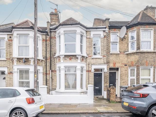 Flat for sale in Brondesbury, Greater London