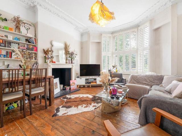 Flat for sale in Brixton, Greater London