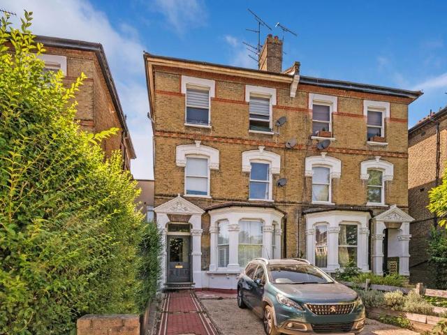 Flat for sale in Crouch End, Greater London