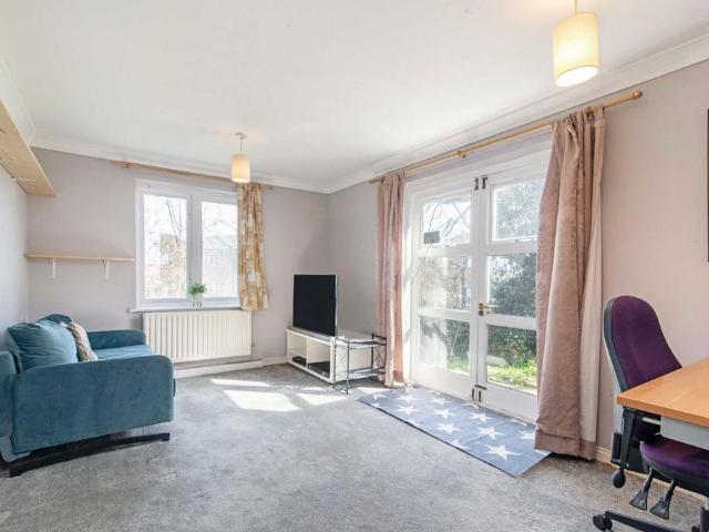 Flat for sale in Hackney Wick, Greater London