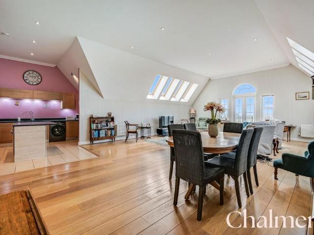 Flat for sale in The Galleries, Navestock Side