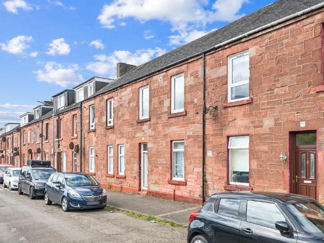 Flat for sale in Bonhill, Scotland