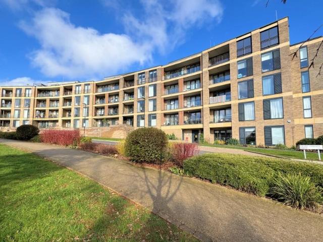 Flat for sale in West Finchley, Greater London