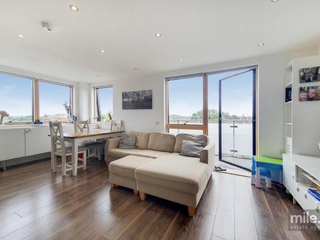 Flat for sale in Harlesden, Greater London