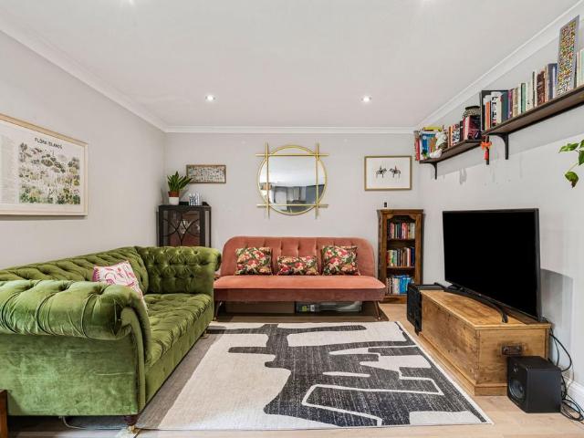 Flat for sale in London Borough of Croydon, Selhurst