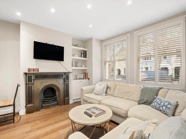 Flat for sale in Fulham, Sands End