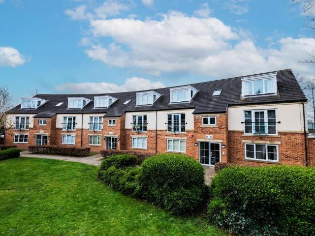 Flat for sale in Pudsey, West Yorkshire