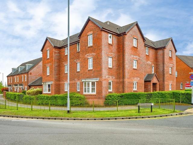 Flat for sale in Lichfield, Boley Park