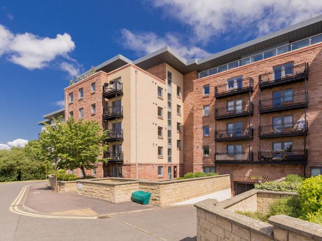 Flat for sale in Moat, Slateford
