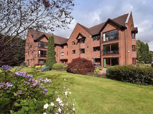 Flat for sale in Knutsford