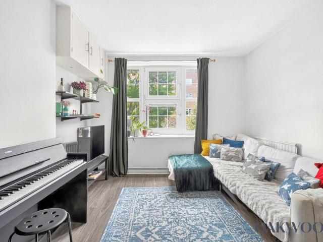 Flat for sale in Stoke Newington, Greater London
