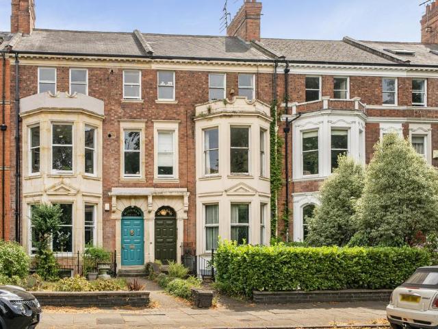 Flat for sale in Phippsville, Northampton