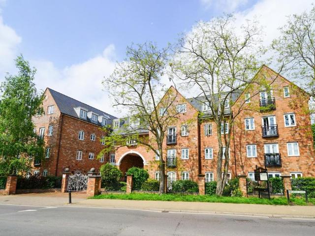 Flat for sale in Leighton-Linslade, Leighton Buzzard