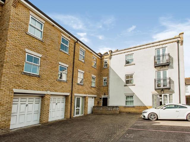 Flat for sale in Kursaal Estate, Alton Barnes