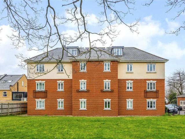 Flat for sale in North Sheen, Greater London