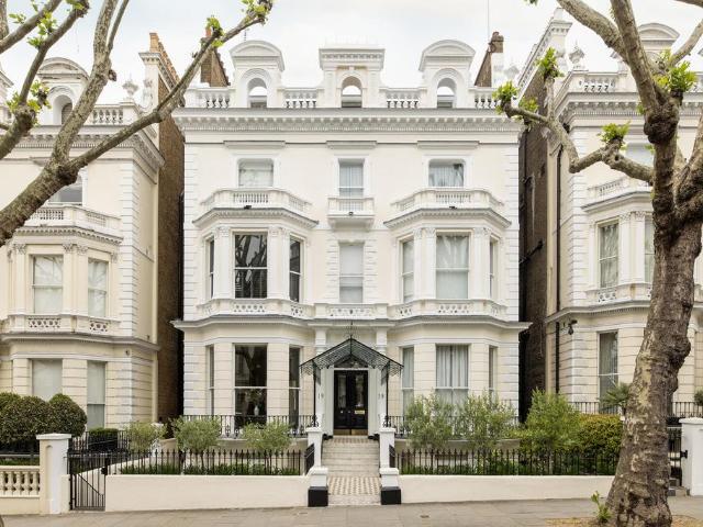 Flat for sale in Notting Hill, Greater London