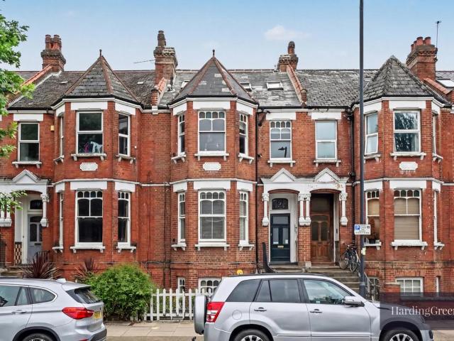 Flat for sale in Brondesbury, Greater London