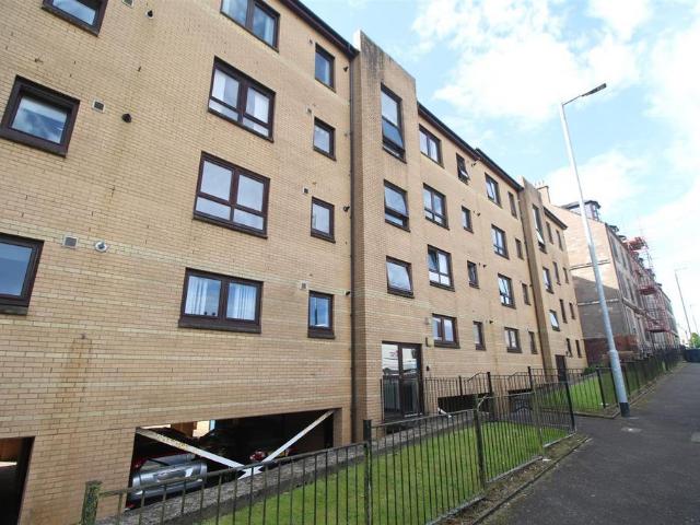 Flat for sale in Greenock, Scotland