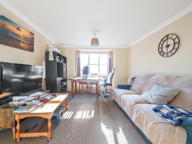 Flat for sale in London Borough of Hounslow, Greater London