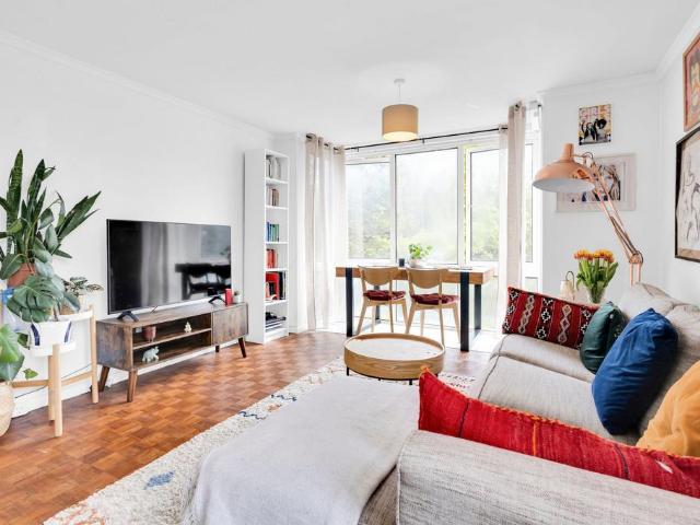Flat for sale in Folkestone