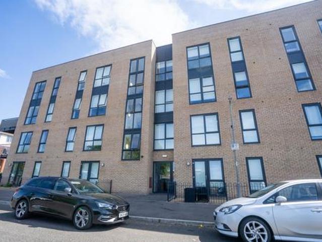 Flat for sale in Calderstones