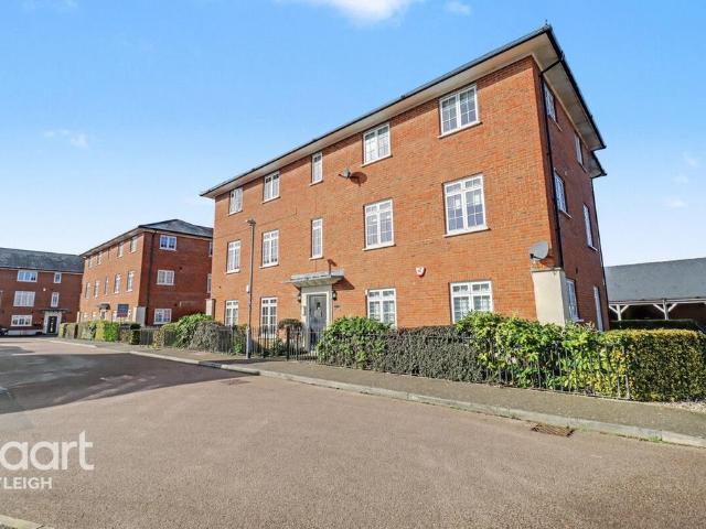Flat for sale in Barling, Essex