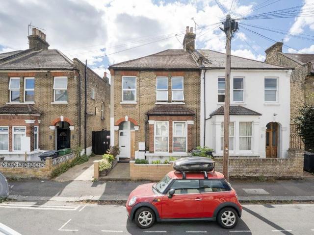 Flat for sale in London Borough of Waltham Forest, Greater London