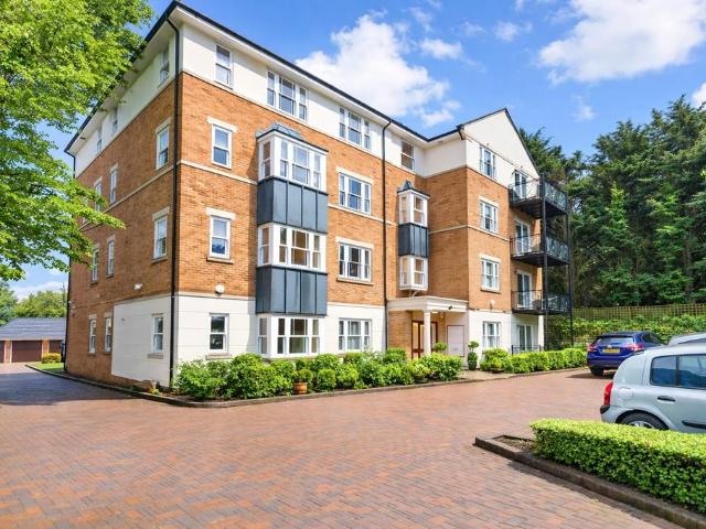 Flat for sale in Hendon, Greater London