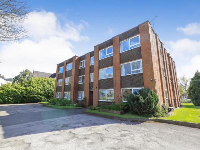Flat for sale in Tettenhall, West Midlands