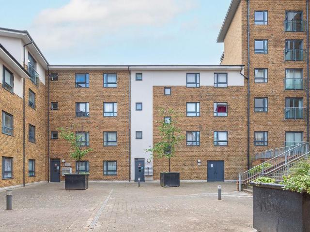 Flat for sale in London Borough of Lewisham, Greater London