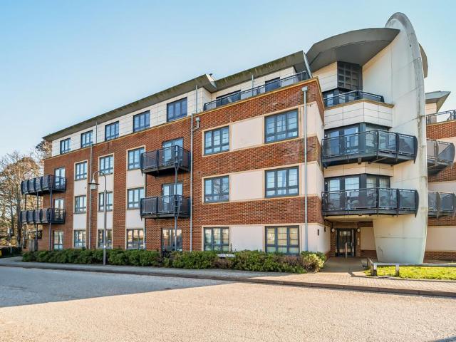Flat for sale in Farnborough, Hampshire