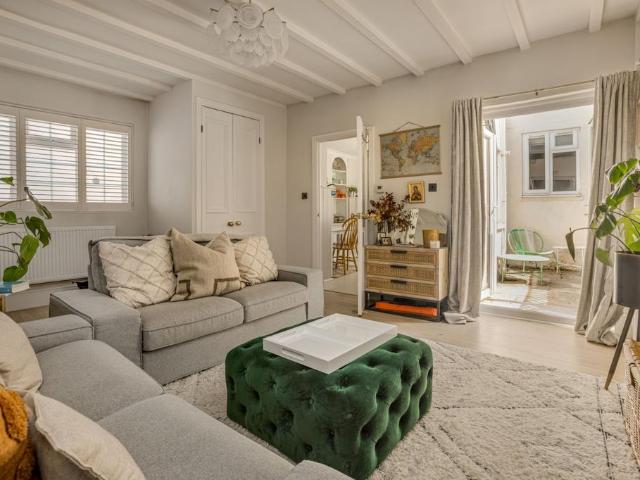 Flat for sale in Fulham, Greater London