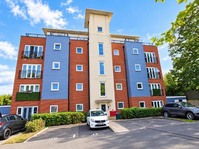 Flat for sale in North Boyatt, Eastleigh