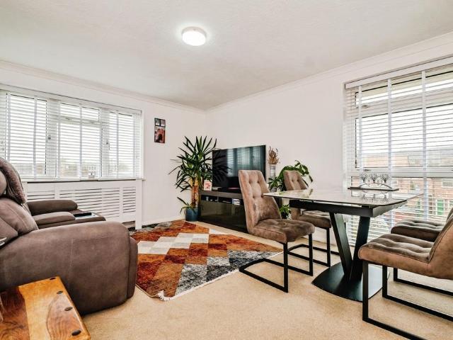 Flat for sale in Steyning, Horsham