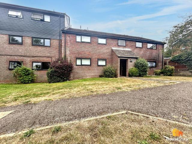 Flat for sale in Bovingdon, Dacorum