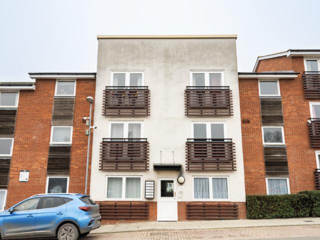 Flat for sale in Key Street, Suffolk