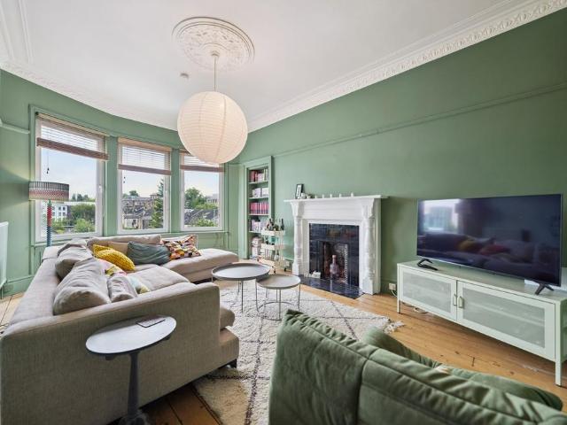 Flat for sale in Battlefield, Scotland